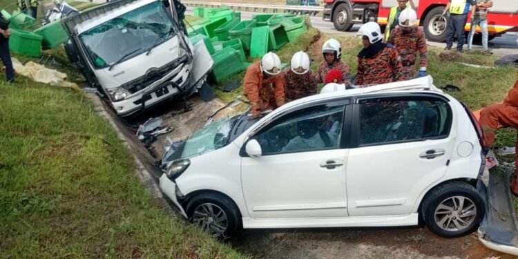 Pemandu Myvi tersepit, lapan cedera nahas tiga kenderaan