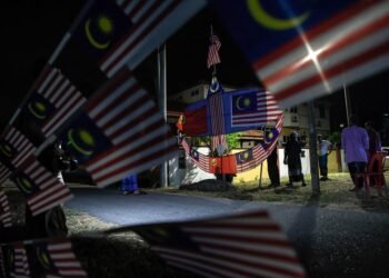 Wau gergasi 10 kaki semarak bulan kemerdekaan